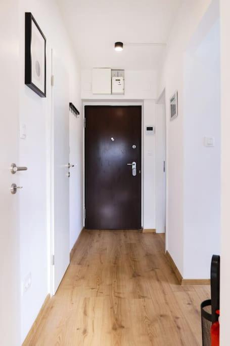 Cozy Enigma: Elegant Haven 1bdr Apartment Zagreb
